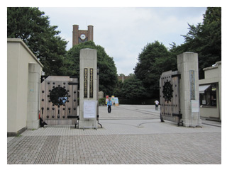 東大駒場キャンパスの正面門