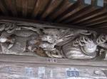 鷲宮神社の手水所の龍の木彫り