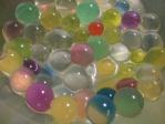 Seven Color Crystal ball セブンカラー・クリスタルボール 水に浸してビー玉大になった。