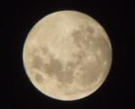 「星の手帖社」35倍の組立天体望遠鏡で月面を撮影。
