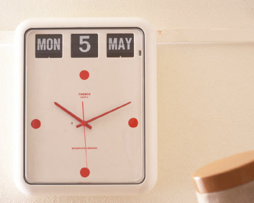 TWEMCO（トゥエンコ）「Automatic calendar clock」