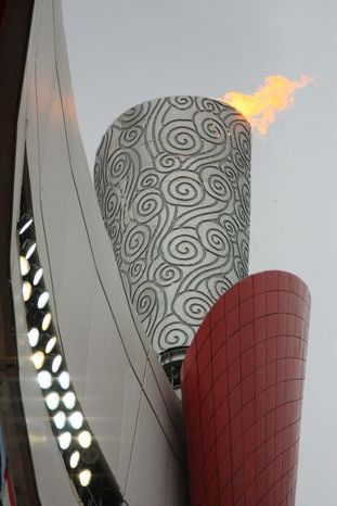 北京オリンピック（北京五輪）メインスタジアム　鳥の巣　聖火