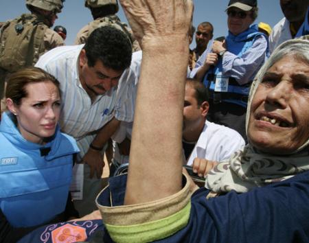 国連親善大使のアンジェリーナ・ジョリー、イラクを訪問