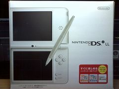 Nintendo DSi LL -1