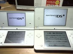 Nintendo DSi LL -4