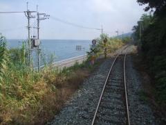 旧予讃本線は、海沿いのルートを通ります