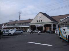 雰囲気のある松山駅