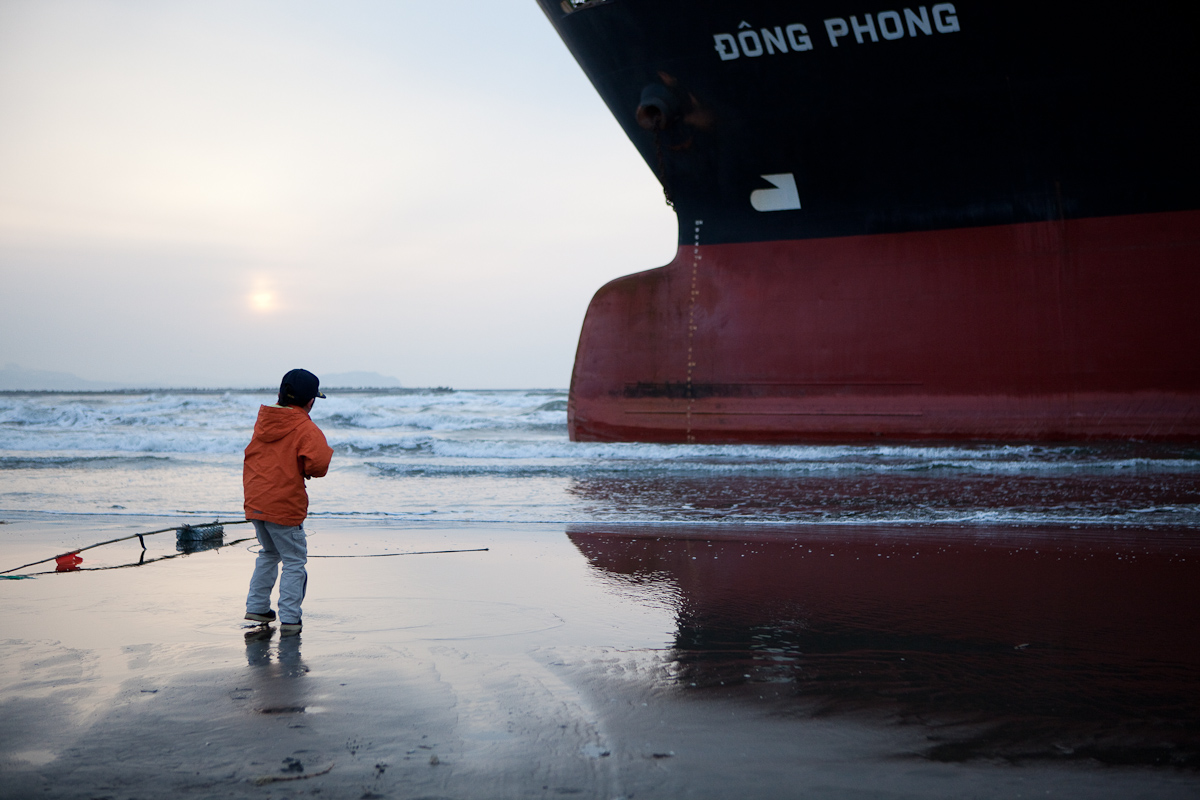 石狩浜の座礁船／DONG PHONG(ドンフォン)号