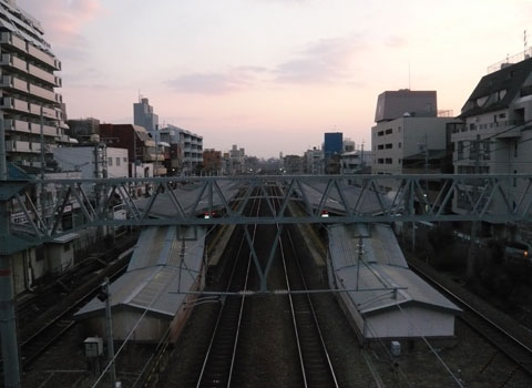 明け方の摂津本山駅