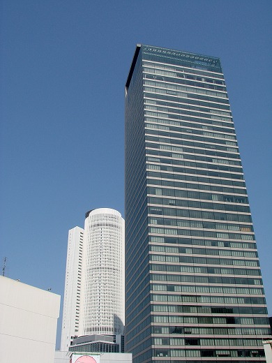 青空の摩天楼